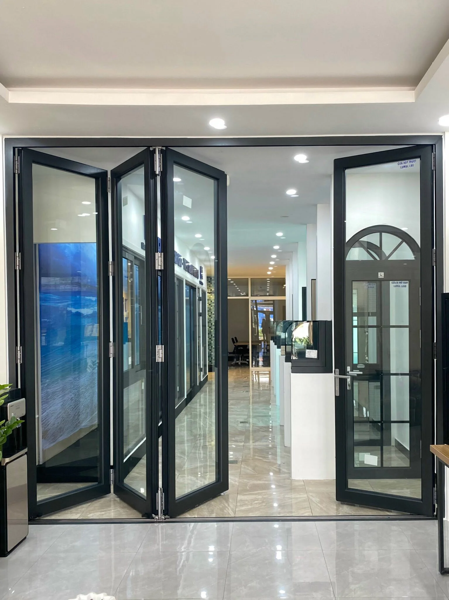 Cửa xếp trượt LX63