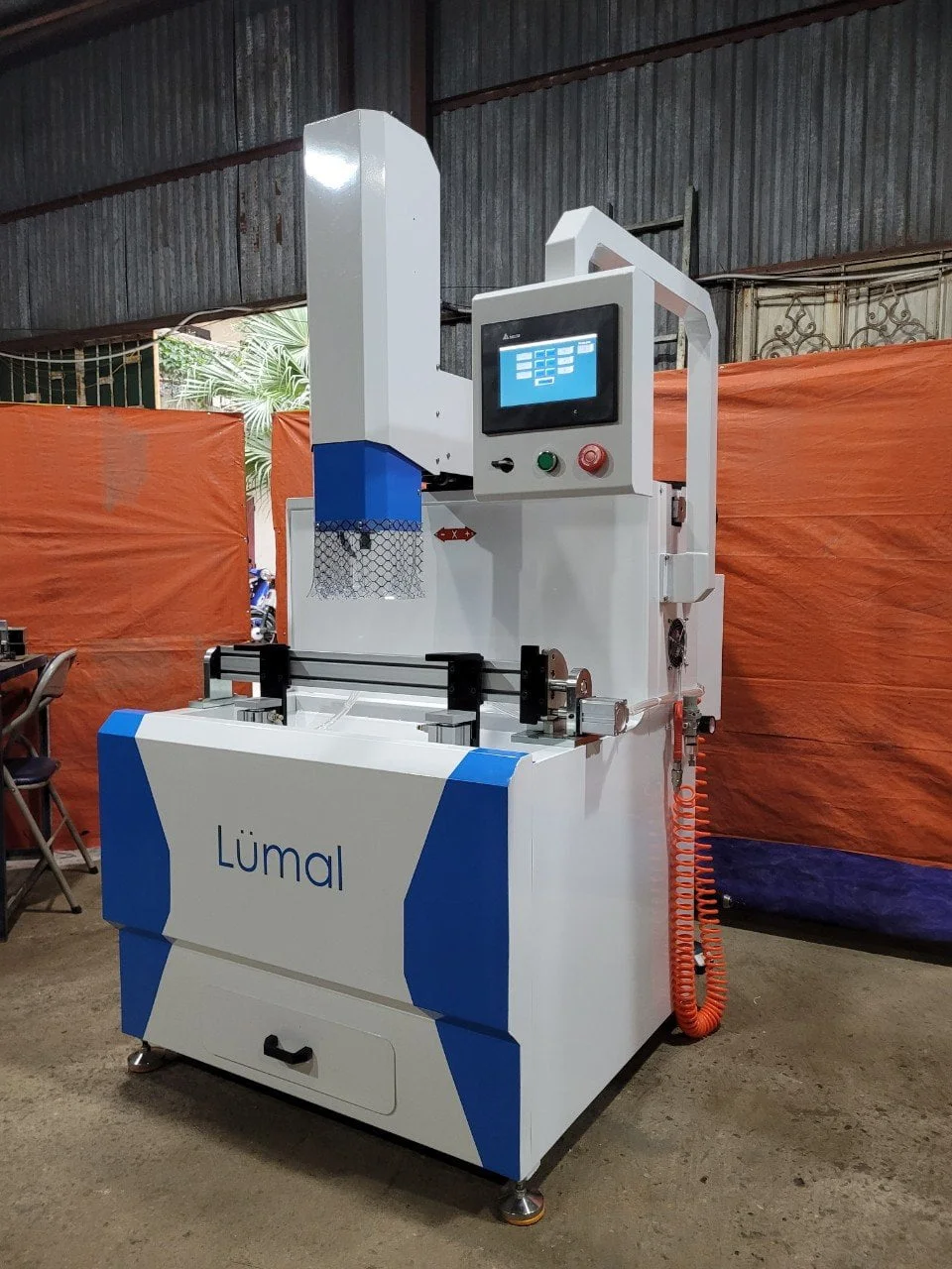 MÁY PHAY KHÓA CNC CHO CÁC HỆ CỬA NHÔM 31 may phay khoa CNC2
