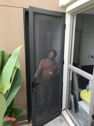 Cửa Lưới Chống Muỗi Inox Mở Quay Thông Minh – Hiện Đại